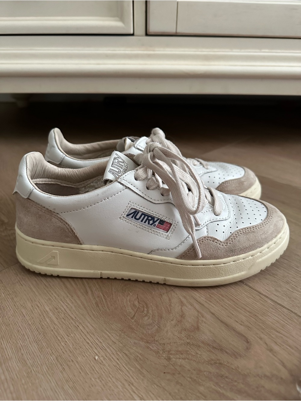 Women’s Autry Sneakers size 39